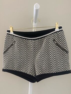 Endless Rose Black & White Chevron High-Waist Knit Shorts